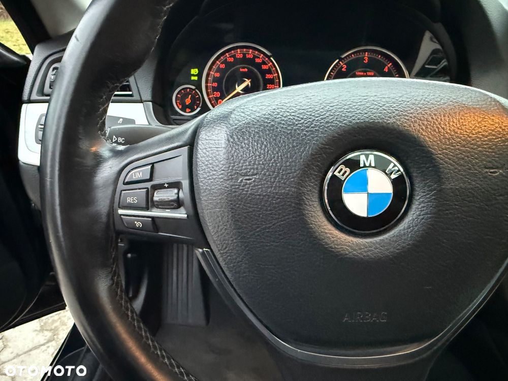 BMW Seria 5 525d Luxury Line - 23