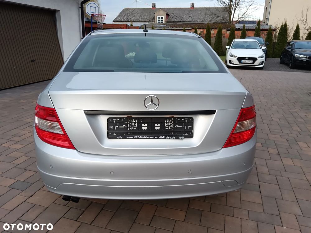 Mercedes-Benz Klasa C 180 Kompressor BlueEFFICIENCY Special Edition - 4
