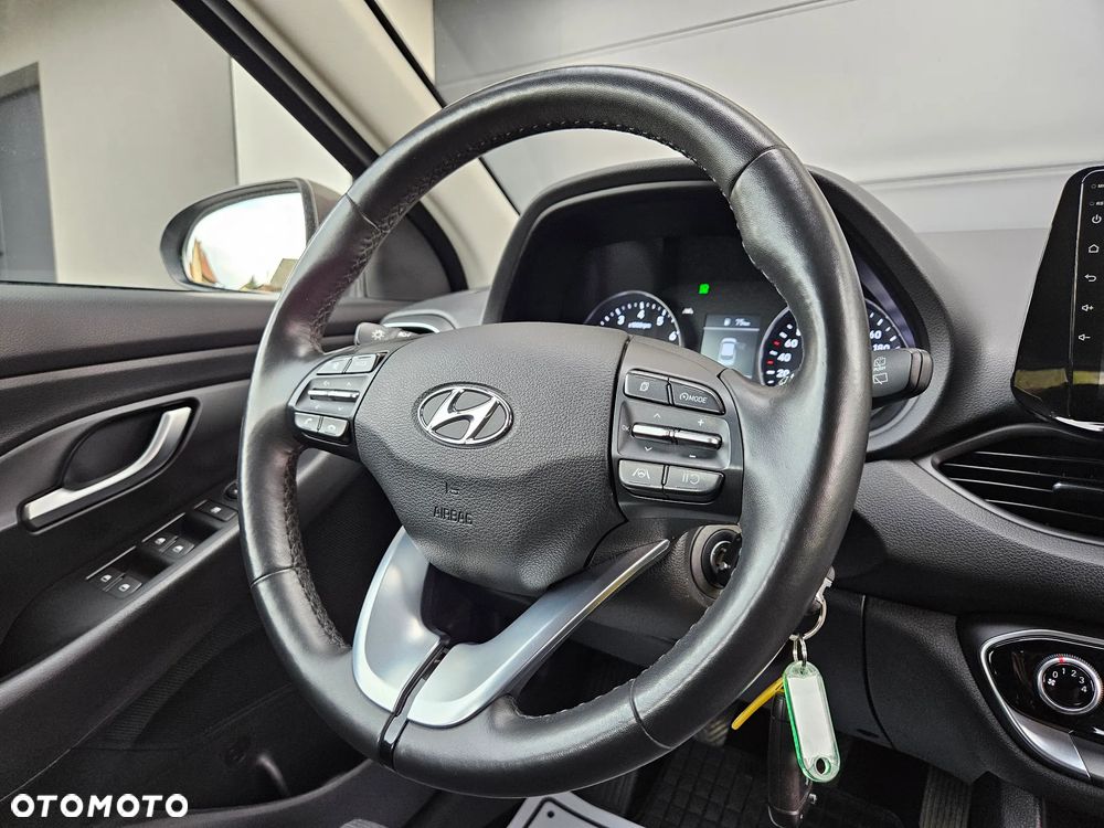 Hyundai i30 1.5 DPI Classic + - 13
