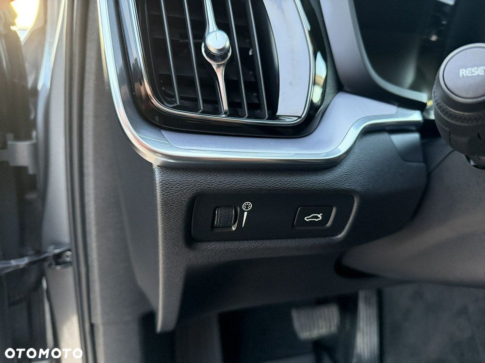 Volvo V60 D4 Geartronic Momentum Pro - 32