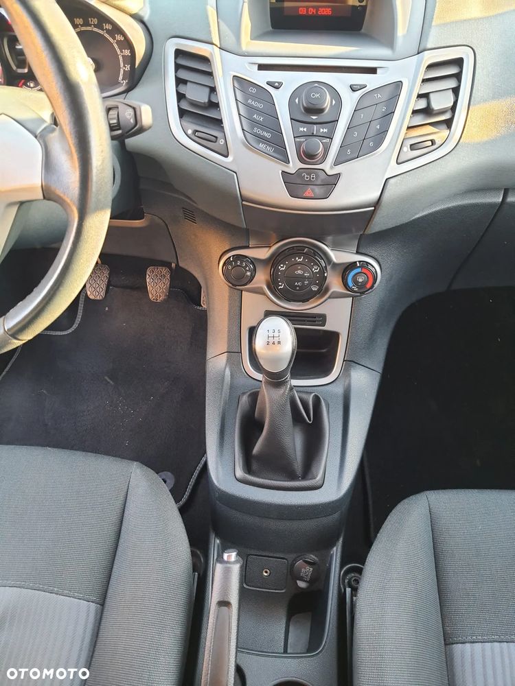 Ford Fiesta 1.6 TDCi DPF Titanium - 8