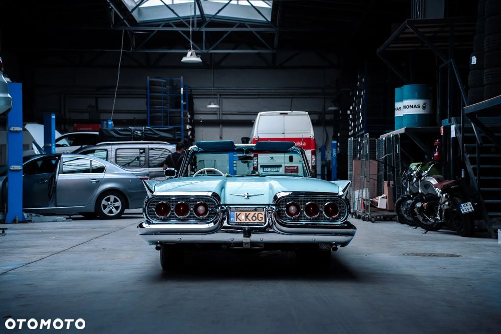 Ford Thunderbird - 10