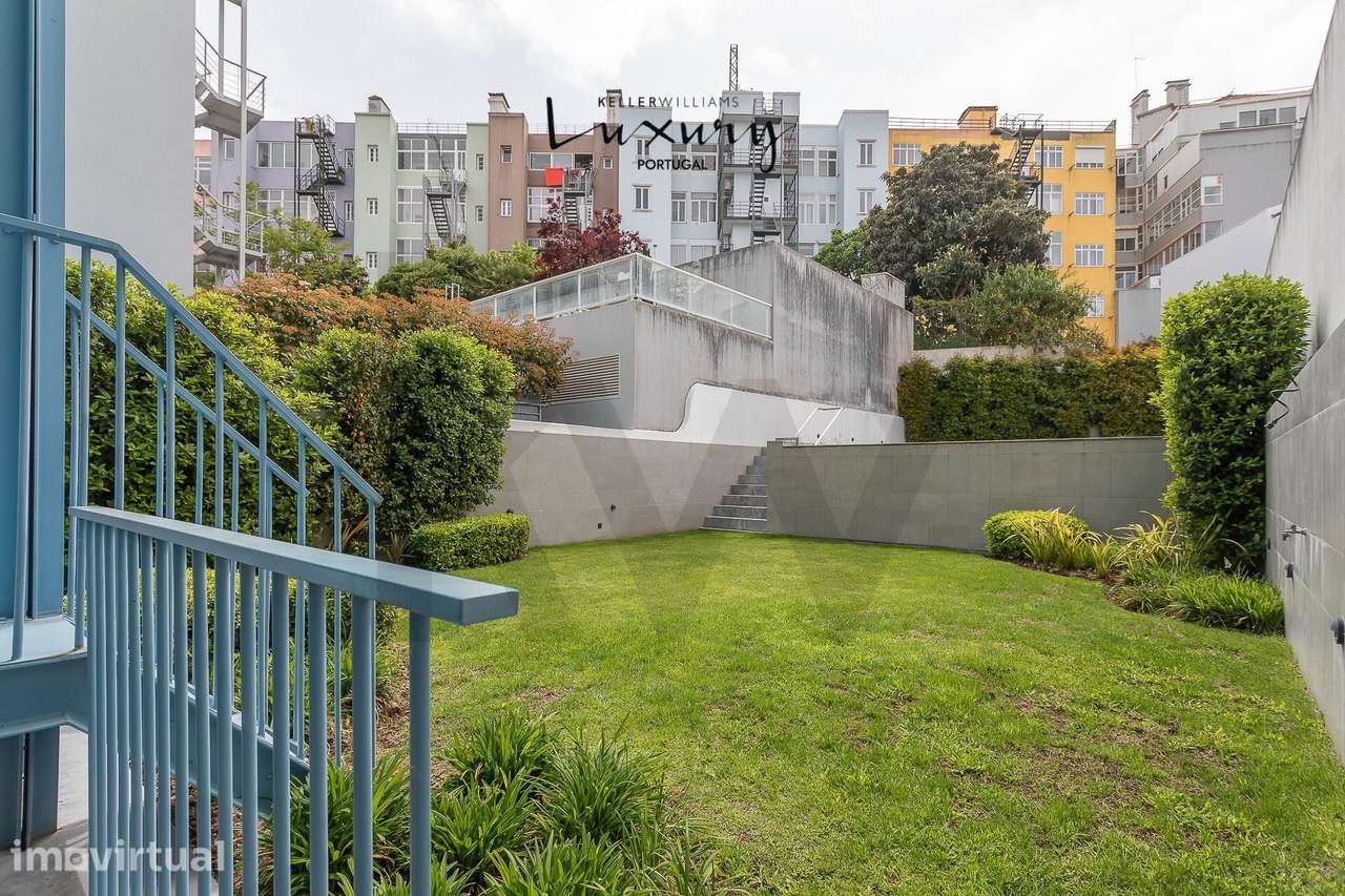 T4 ou T3 + 1 Duplex de Luxo perto do El Corte Inglês e da Gulbenkian c - Grande imagem: 2/28