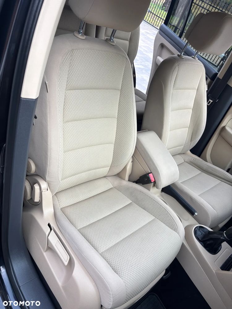 Volkswagen Touran 2.0 TDI DPF Comfortline - 24