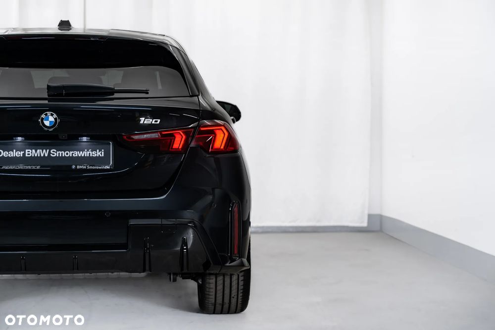 BMW Seria 1 120 mHEV - 9