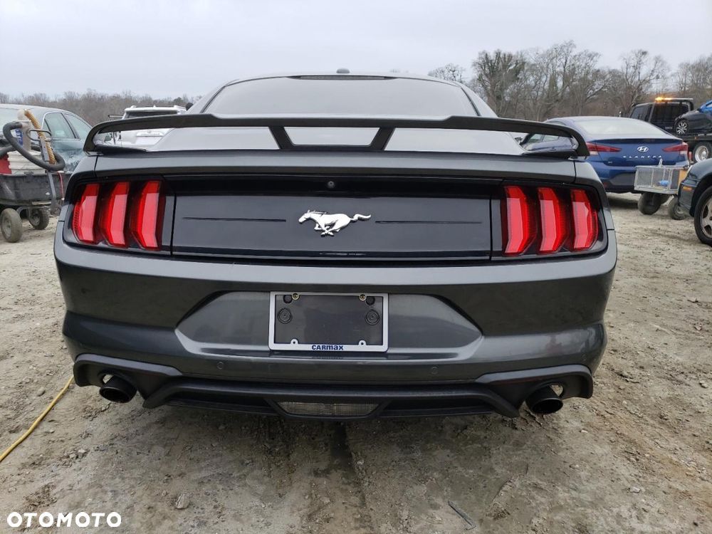 Ford Mustang - 6