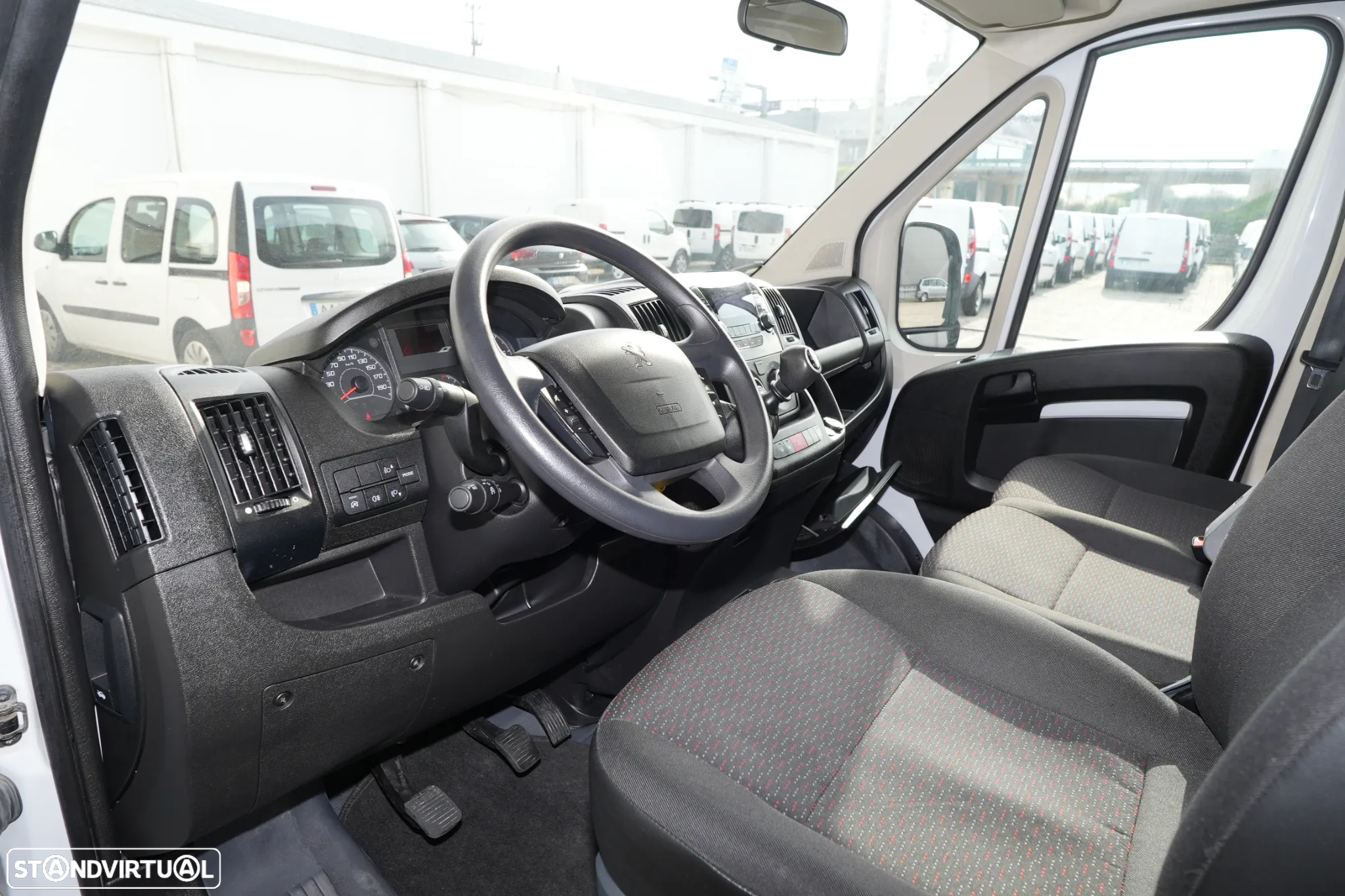 Peugeot Boxer 7Lugares 2.2BlueHDI 140cv - 5