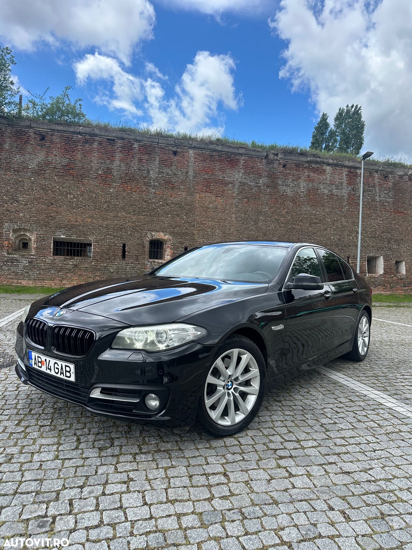 BMW Seria 5 520d xDrive - 1