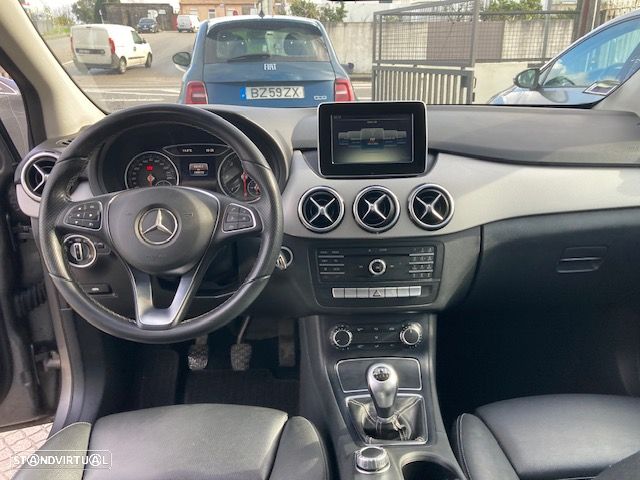 Mercedes-Benz B 180 - 11