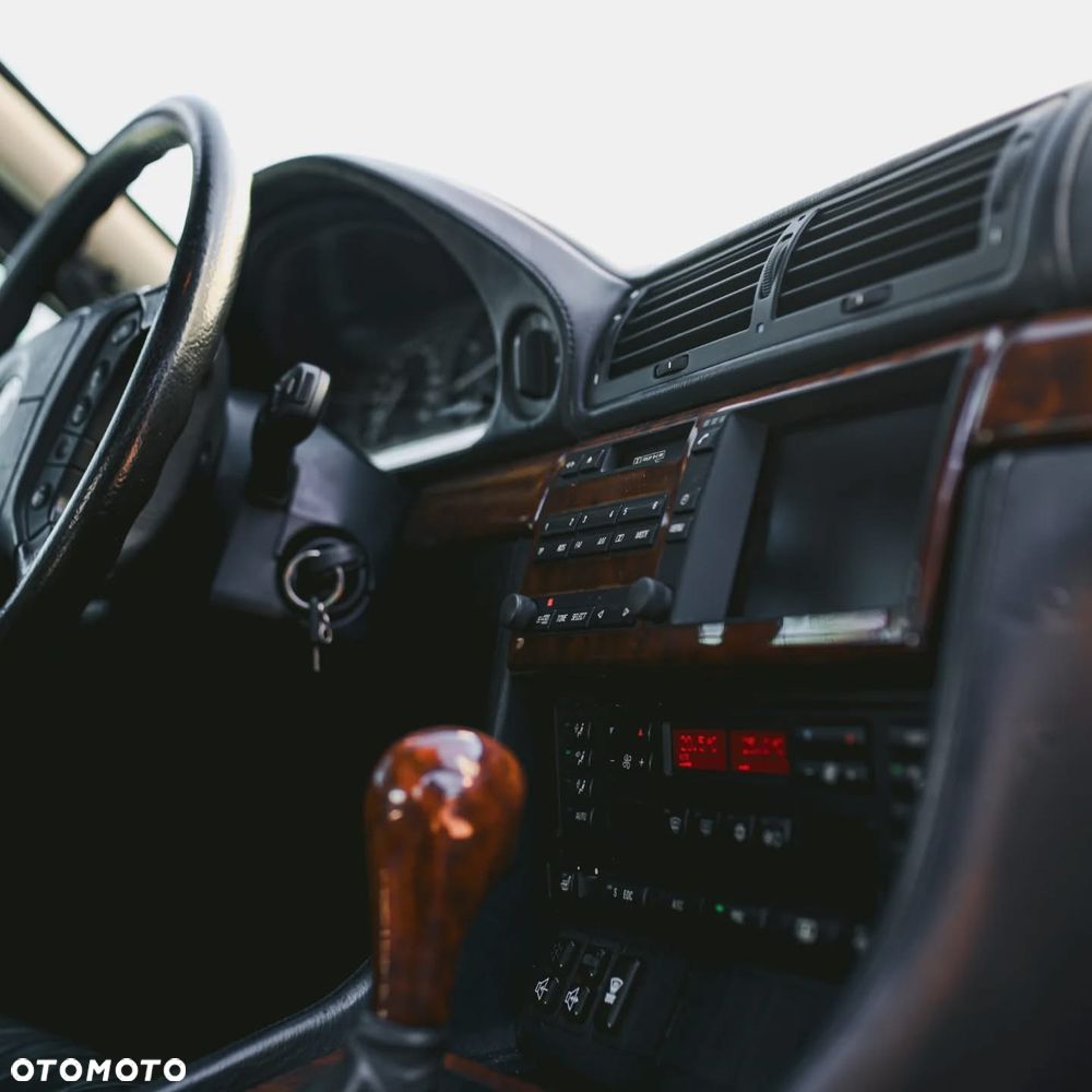 BMW Seria 7 750iL - 9