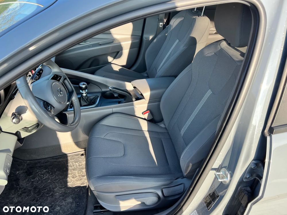 Hyundai Elantra - 22