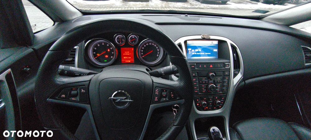 Opel Astra 1.6 Turbo Cosmo - 11