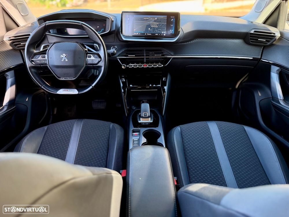 Peugeot 2008 PureTech 130 EAT8 Allure - 4