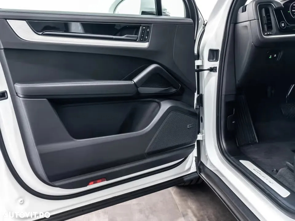 Porsche Cayenne - 21