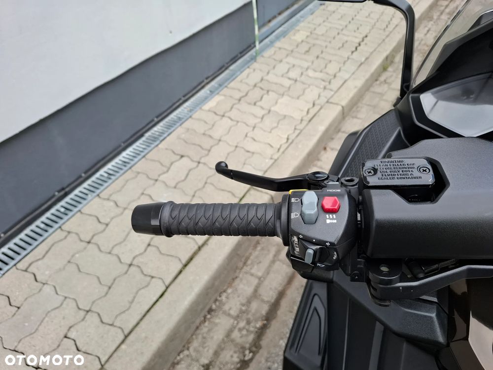 Kymco AK 550 - 22