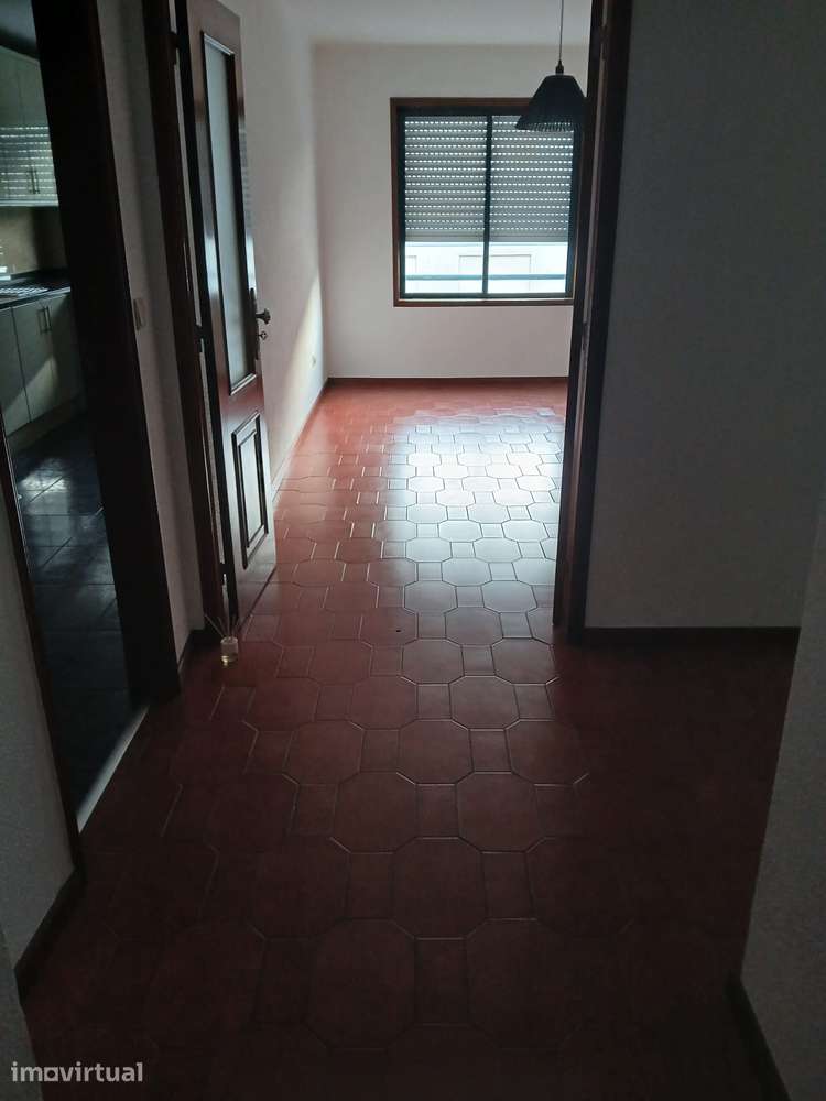 Arrendamento Apartamento - Monte dos Burgos - T1+1 c/garagem - Grande imagem: 4/6