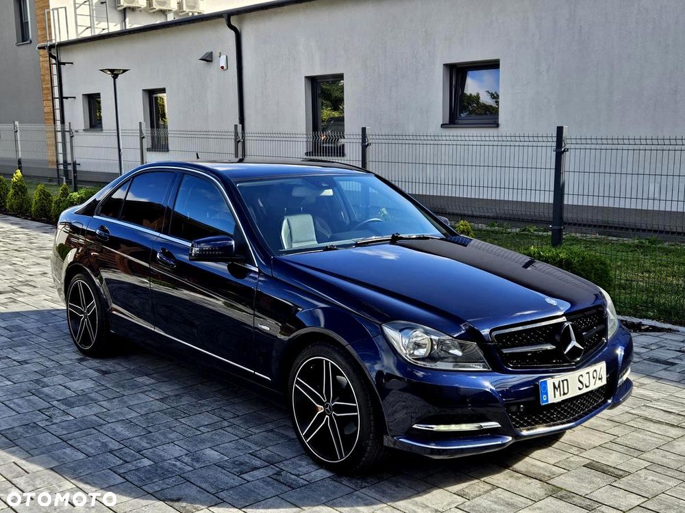 Mercedes-Benz Klasa C 180 CGI BlueEFFICIENCY Avantgarde - 11