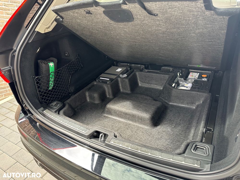 Volvo XC 60 B4 MHEV AT AWD Ultimate Dark - 31
