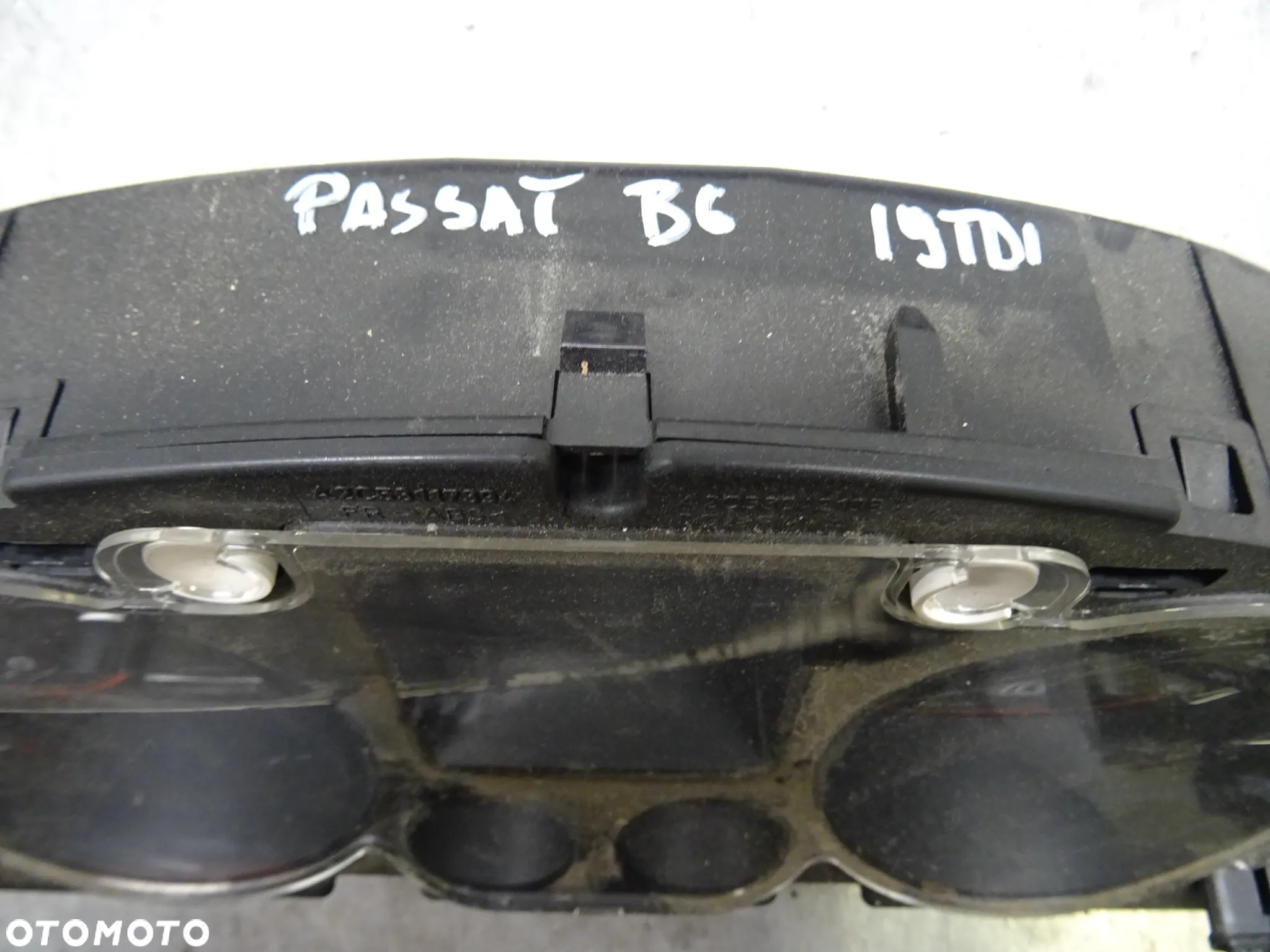 VW PASSAT B6 SEDAN 1.9 BKC ZEGARY - 2
