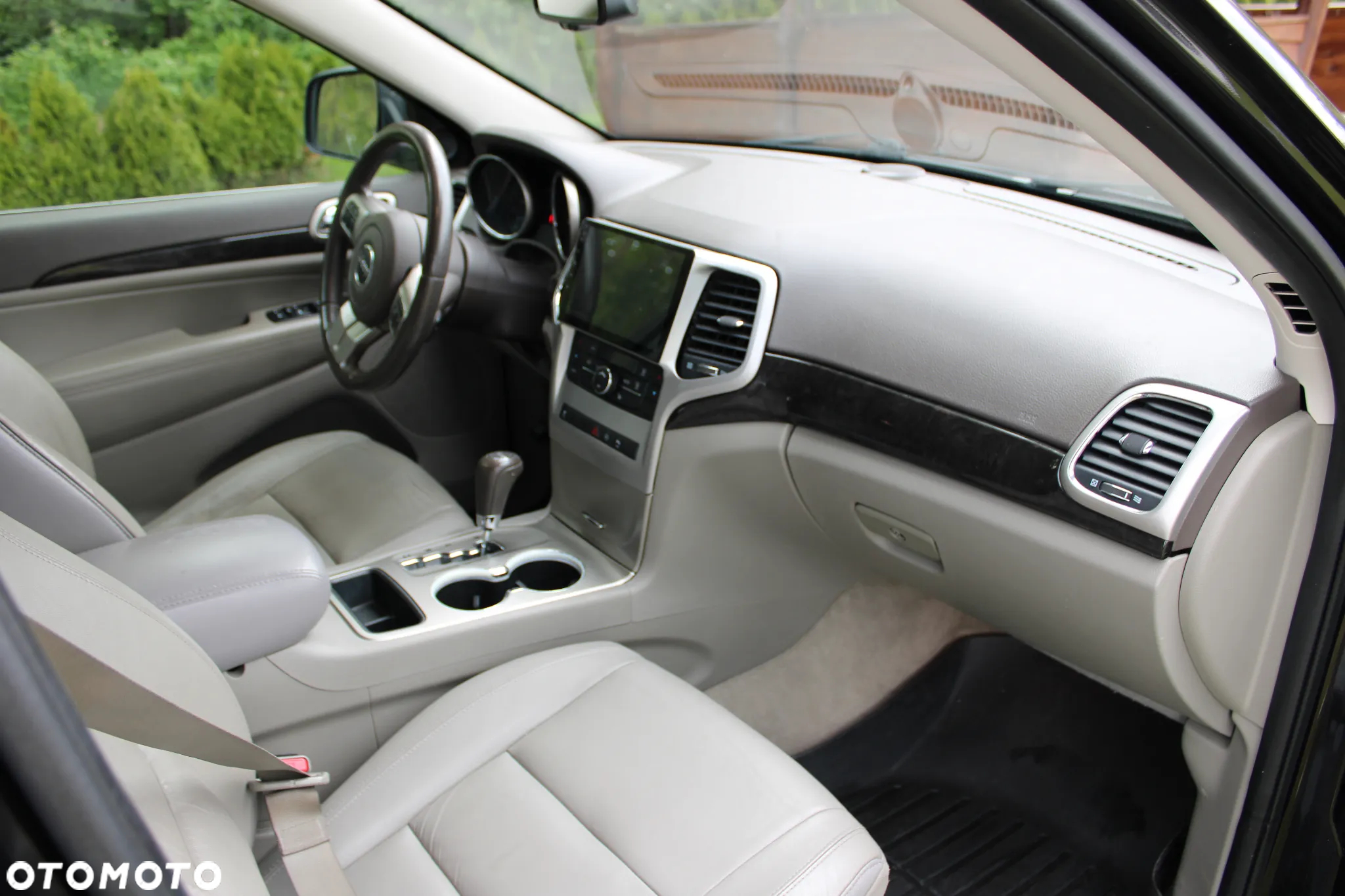 Jeep Grand Cherokee - 24