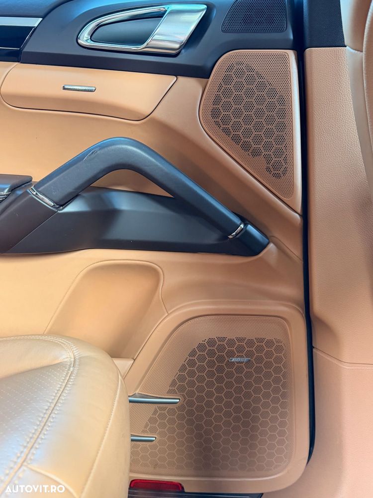 Porsche Cayenne 3.0 L - 22