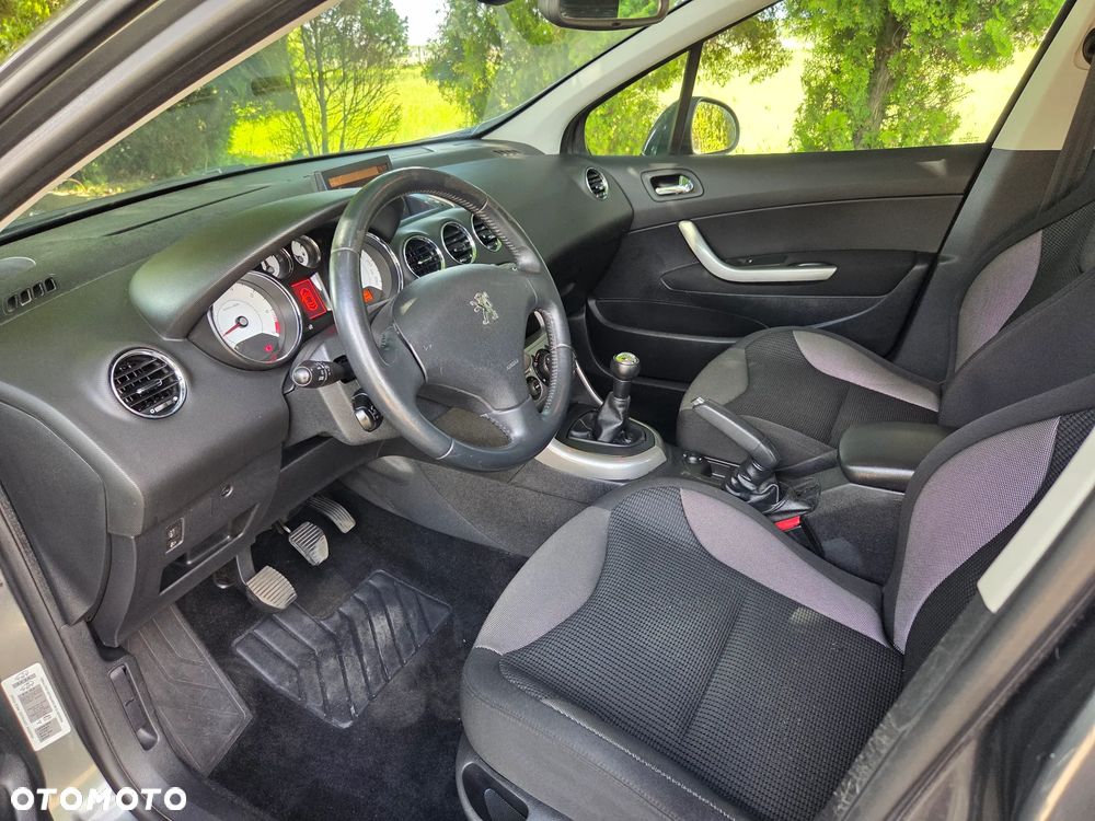 Peugeot 308 120 VTi Millesim 200 - 12