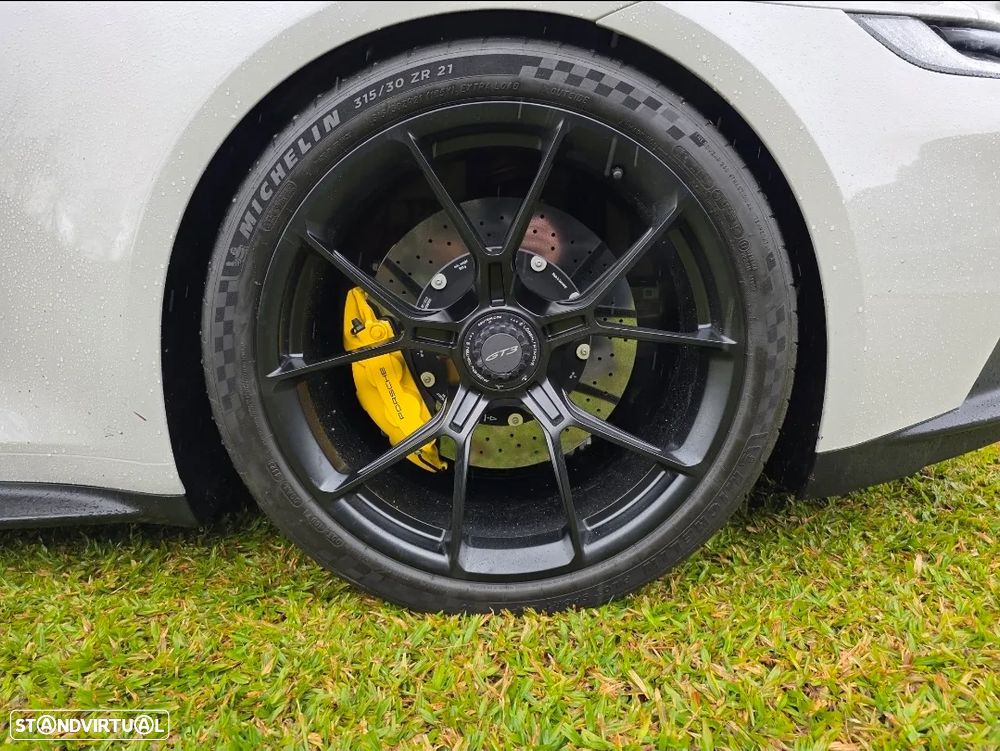 Porsche 911 (992) - 11