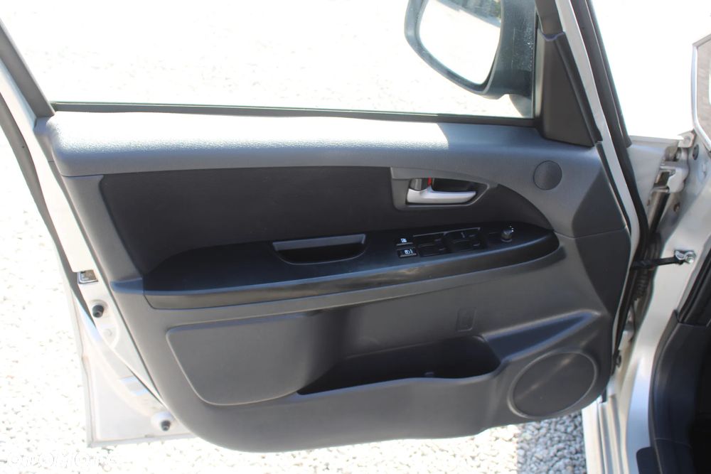 Suzuki SX4 1.6 Premium Outdoor - 23