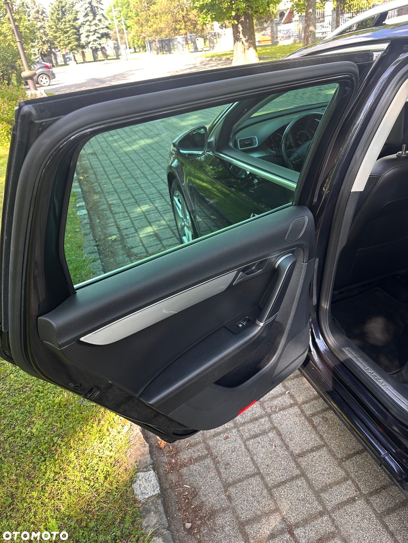 Volkswagen Passat Variant 2.0 TDI BlueMotion Technology R-Line - 16