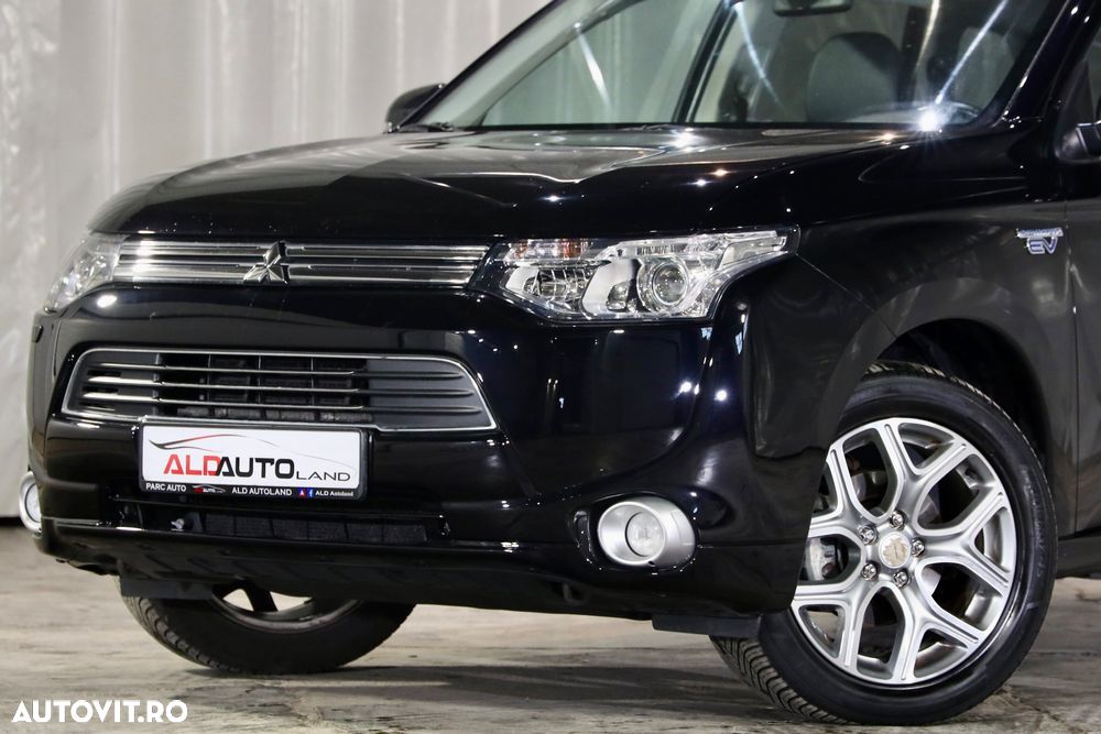 Mitsubishi Outlander 2.0 4WD Plug-In Hybrid - 31
