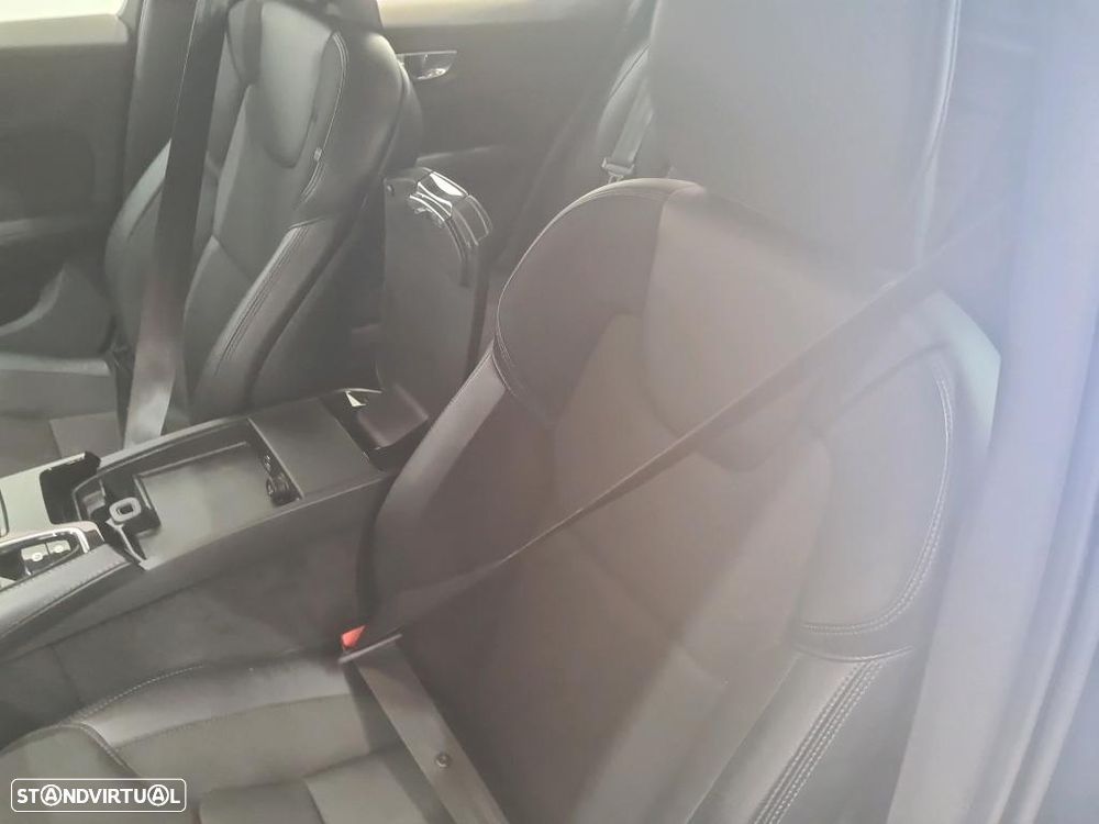 Volvo V60 2.0 T8 AWD TE Momentum Plus - 7