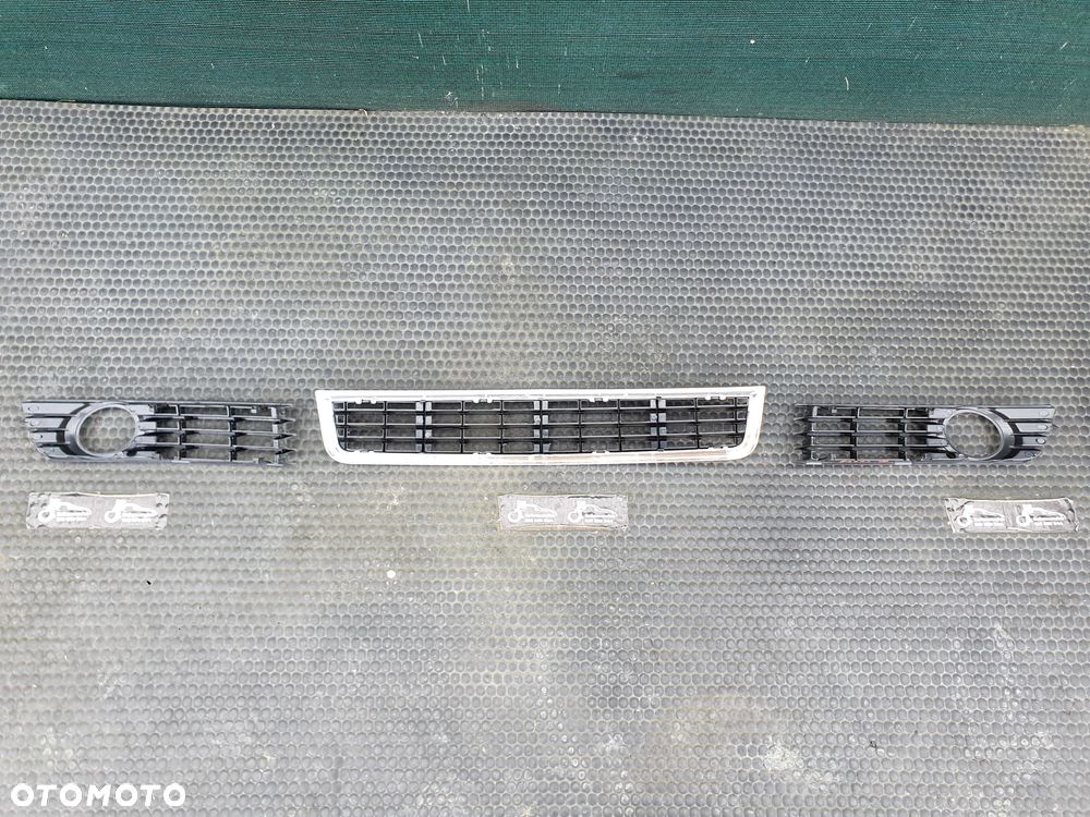 Kratka Halogen Srodkowa Zderzaka Ramka Chrom Maskownica AUDI A4 B6 - 8