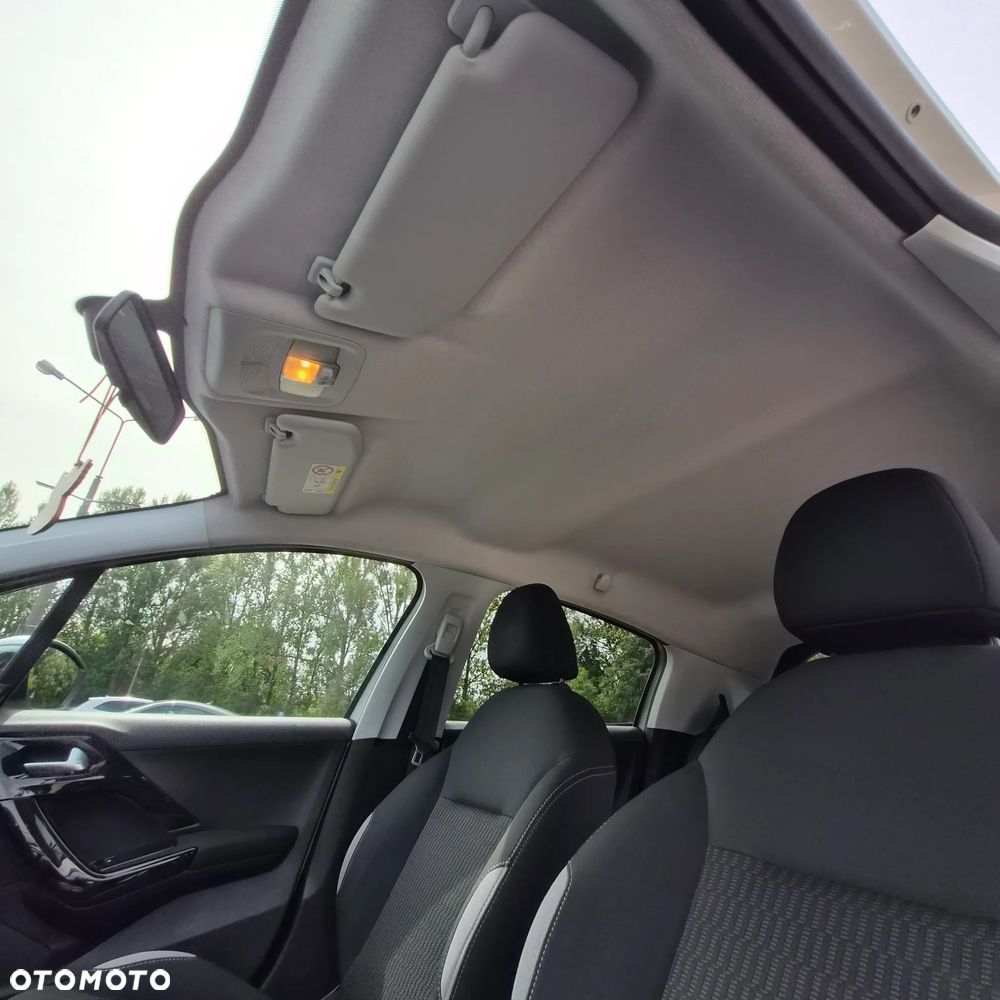 Peugeot 208 - 38