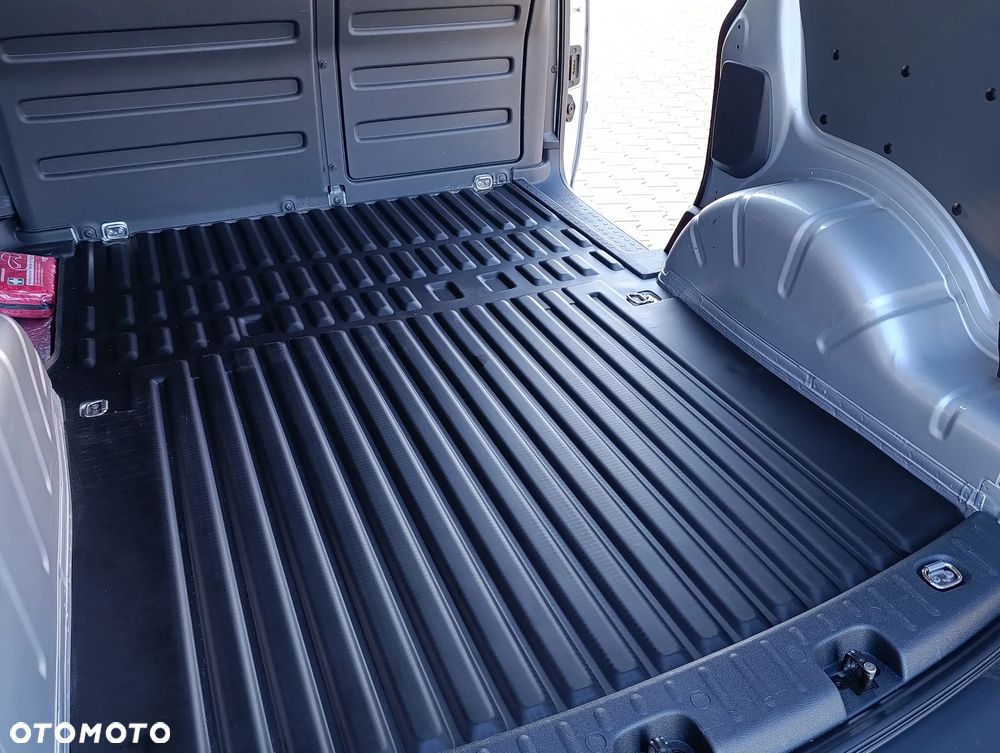 Volkswagen Caddy - 23