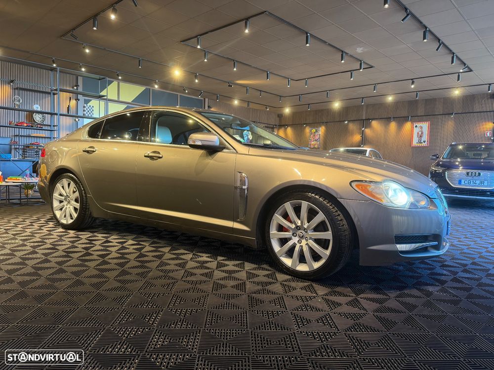 Jaguar XF 4.2 V8 Premium Luxury - 7