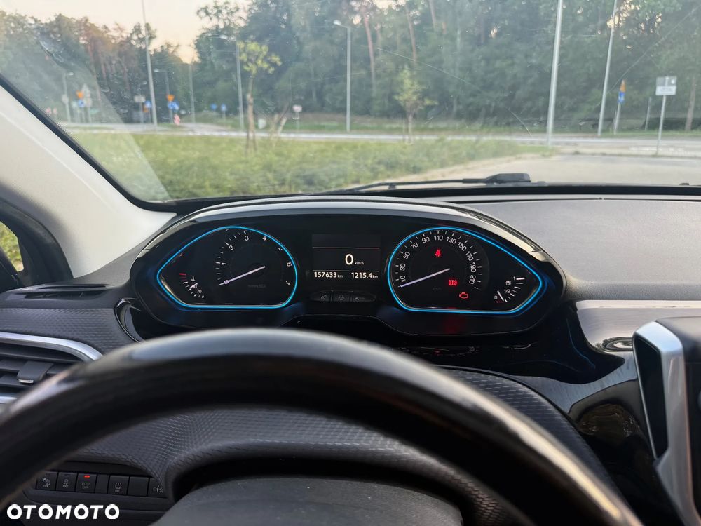Peugeot 2008 1.2 Pure Tech Allure S&S - 12