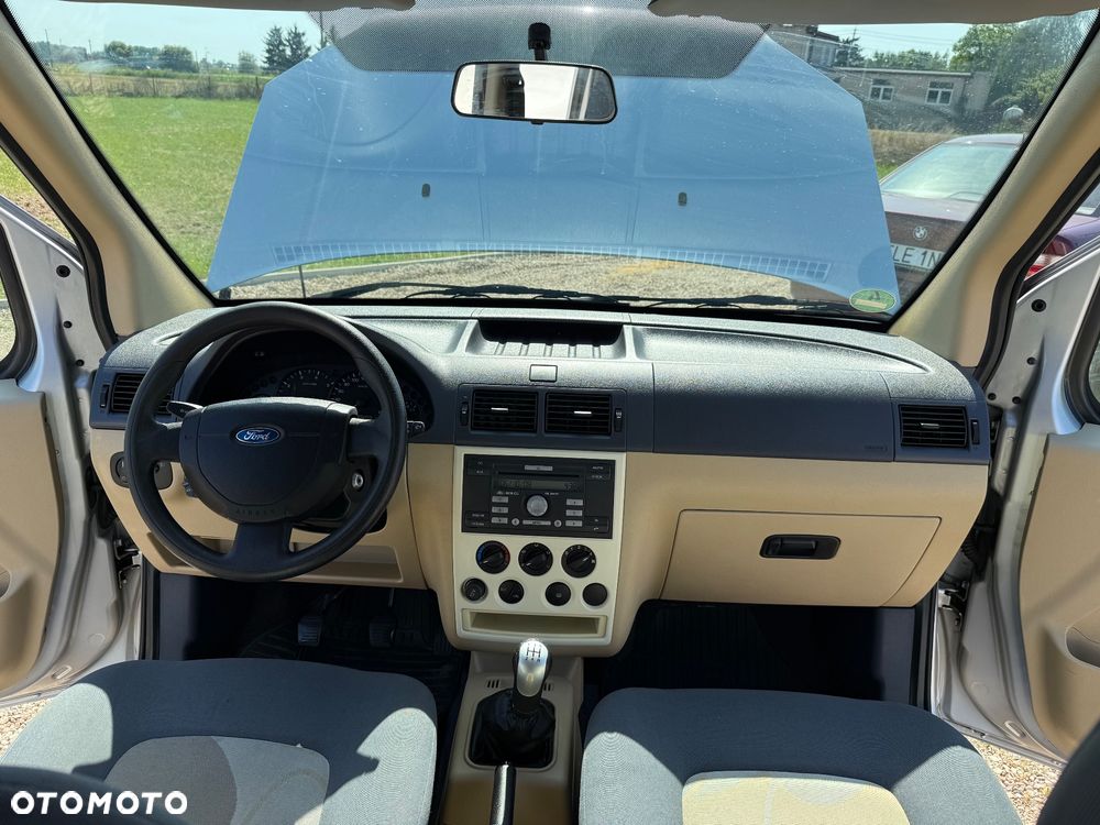 Ford Tourneo Connect - 11