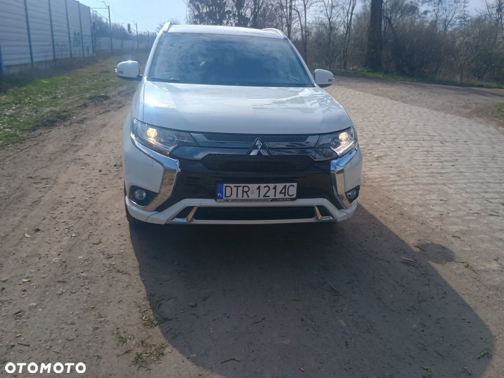 Mitsubishi Outlander - 4