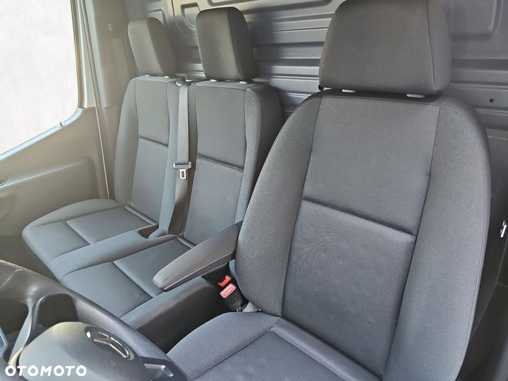 Mercedes-Benz Sprinter - 24