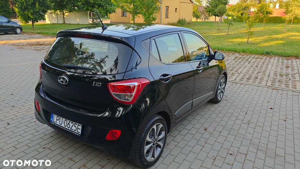 Hyundai i10 1.0 Fifa World Cup Edition - 24