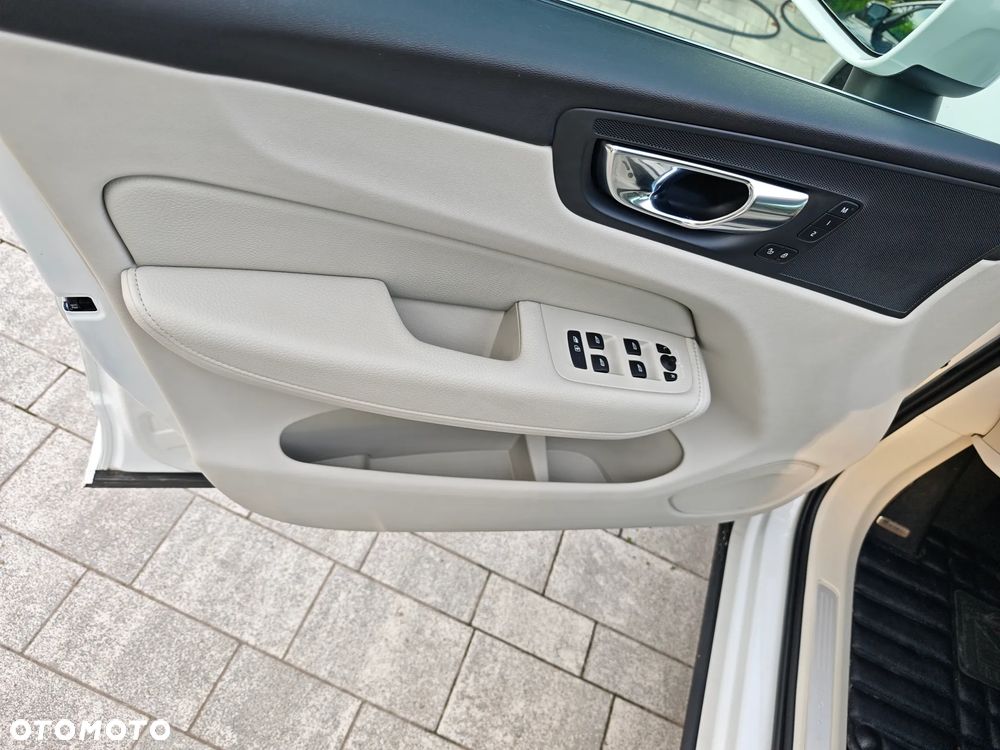 Volvo XC 60 T5 AWD Momentum - 13
