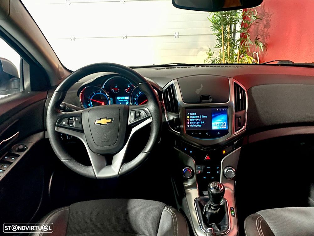 Chevrolet Cruze SW 1.7 VCDi LTZ - 33