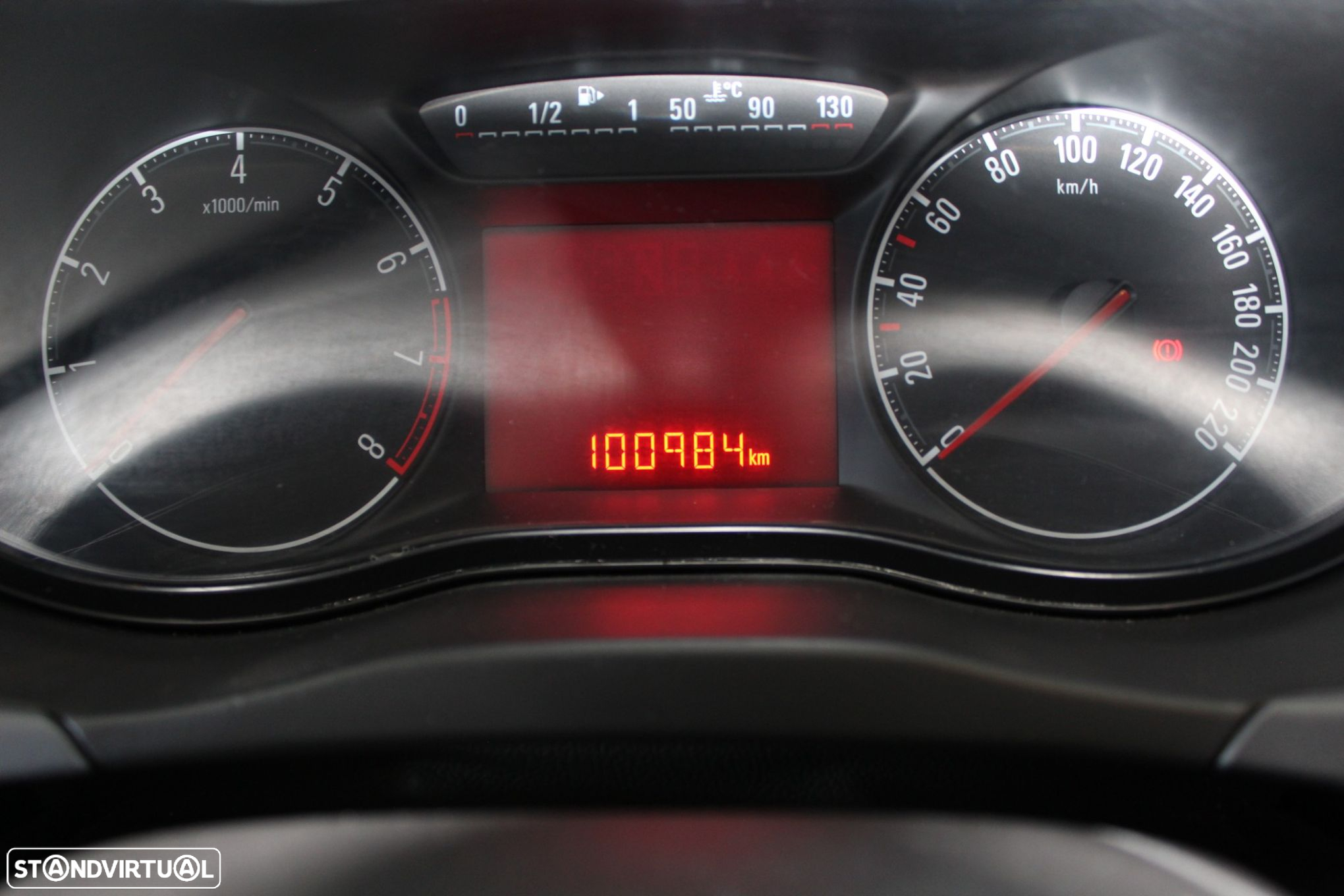 Opel Corsa 1.2 120 Anos - 12