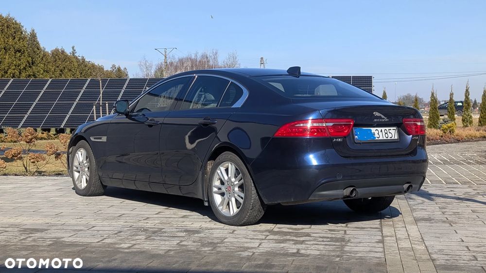 Jaguar XE - 4
