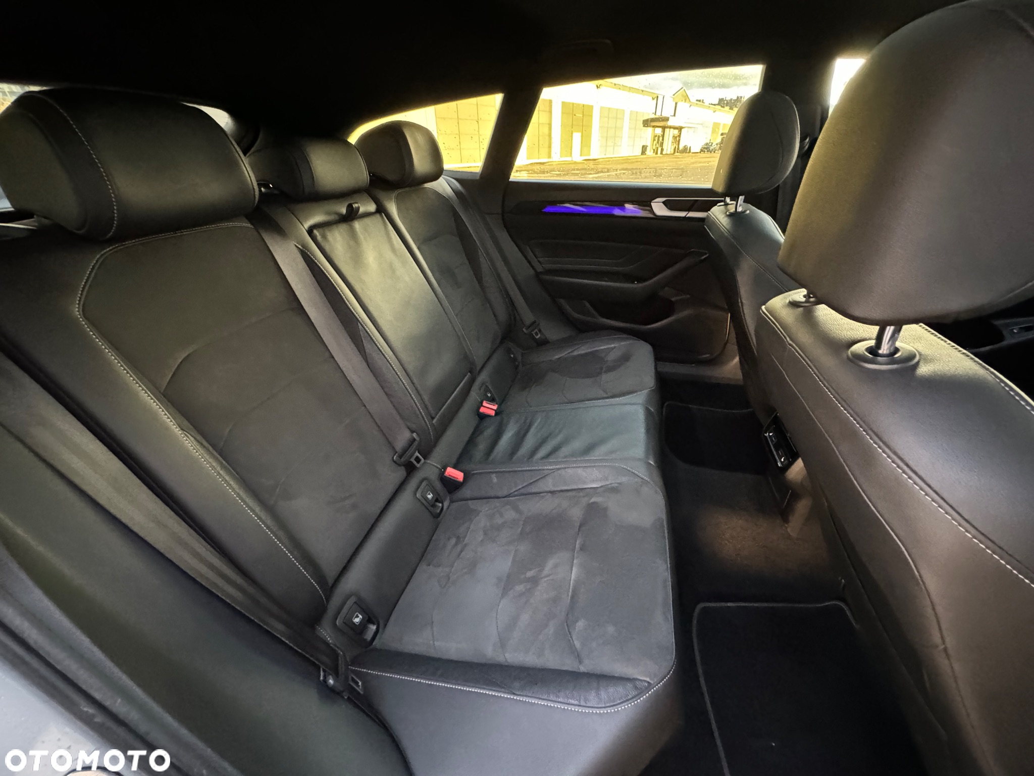 Volkswagen Arteon 2.0 TDI SCR R-Line DSG - 16