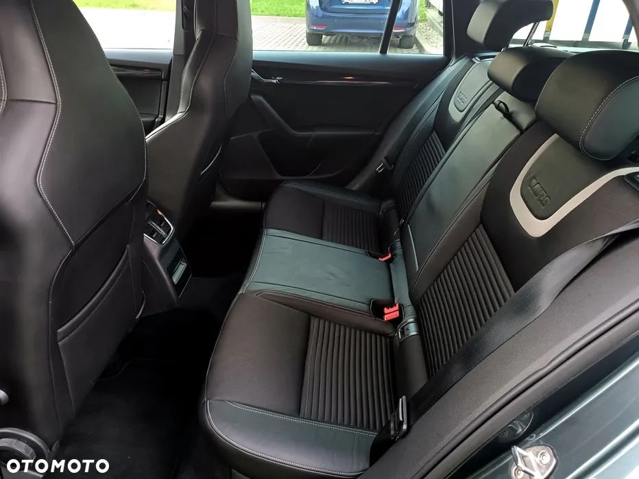 Skoda Octavia 2.0 TDI DSG RS - 30