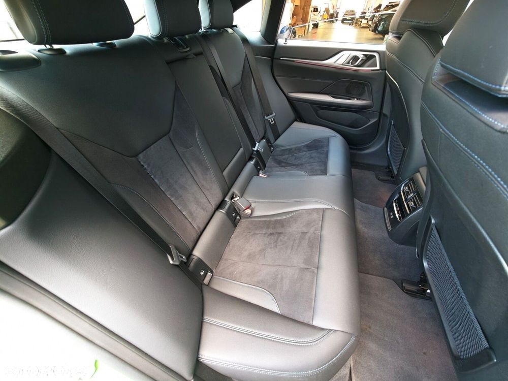 BMW i4 - 13