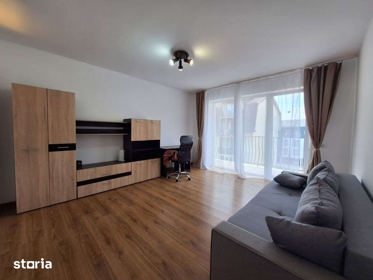 Apartament decomandat, balcon, etaj intermediar, zona Florilor — fotografia 1