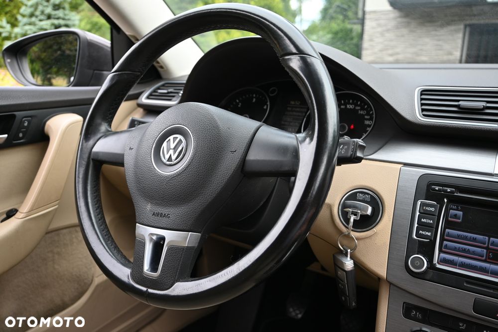 Volkswagen Passat 2.0 TDI Highline - 25