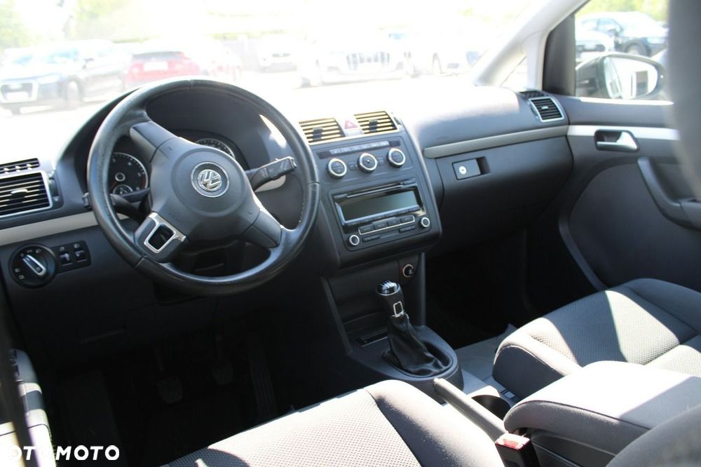 Volkswagen Touran - 11